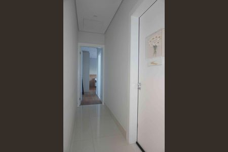 Casa de condomínio à venda com 250m², 4 quartos e 4 vagas Casa de condomínio à venda com 250m², 4 quartos e 4 vagasCorredor