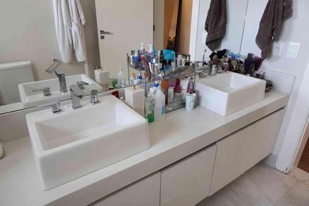 Banheiro da Suíte 2 de casa de condomínio à venda com 4 quartos, 250m² em Cidade Tamboré, Santana de Parnaíba