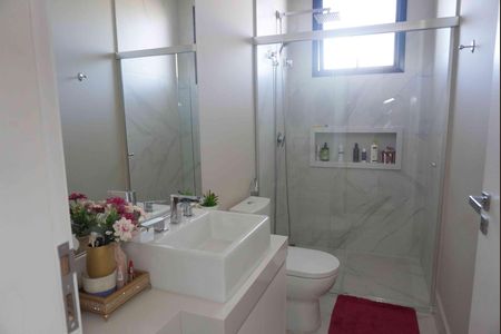 Casa de condomínio à venda com 250m², 4 quartos e 4 vagasBanheiro da Suíte 2