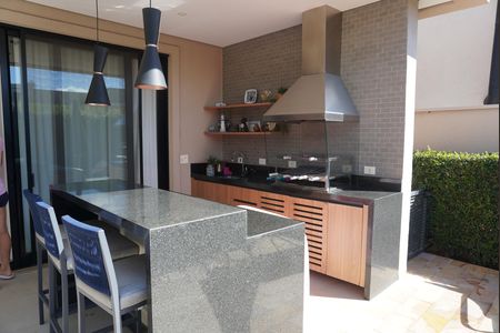 Casa de condomínio à venda com 250m², 4 quartos e 4 vagasChurrasqueira