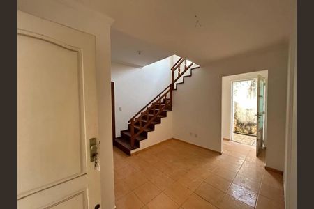 Casa para alugar com 180m², 3 quartos e 1 vaga Casa para alugar com 180m², 3 quartos e 1 vagaSala