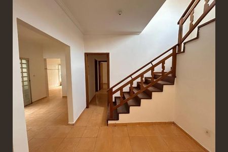 Casa para alugar com 180m², 3 quartos e 1 vaga Casa para alugar com 180m², 3 quartos e 1 vagaSala