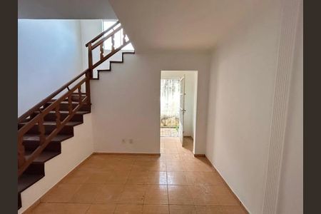 Casa para alugar com 180m², 3 quartos e 1 vaga Casa para alugar com 180m², 3 quartos e 1 vagaSala