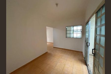 Casa para alugar com 180m², 3 quartos e 1 vaga Casa para alugar com 180m², 3 quartos e 1 vagaSala