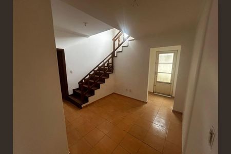 Casa para alugar com 180m², 3 quartos e 1 vaga Casa para alugar com 180m², 3 quartos e 1 vagaSala