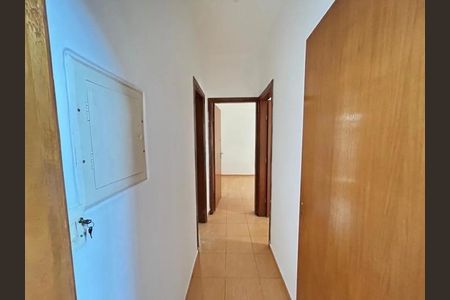 Corredor de casa para alugar com 3 quartos, 180m² em Jardim Patricia, Uberlândia