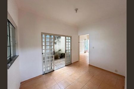 Casa para alugar com 180m², 3 quartos e 1 vaga Casa para alugar com 180m², 3 quartos e 1 vagaSala