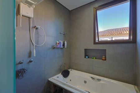 Casa de condomínio para alugar com 250m², 4 quartos e 6 vagas