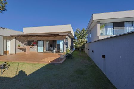 Casa de condomínio para alugar com 250m², 4 quartos e 6 vagas