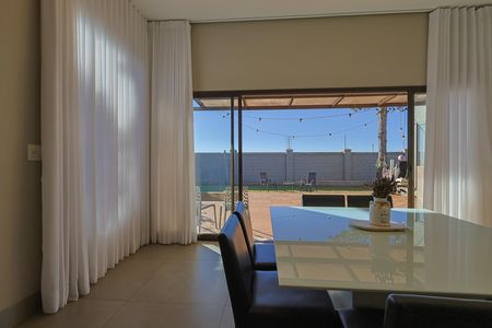 Casa de condomínio para alugar com 250m², 4 quartos e 6 vagas