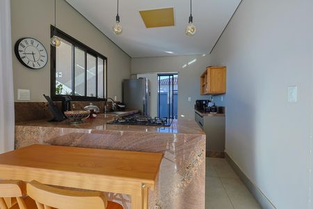 Casa de condomínio para alugar com 250m², 4 quartos e 6 vagas