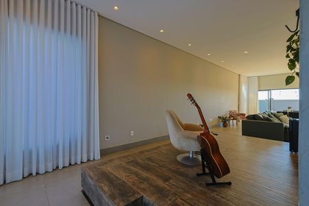 Casa de condomínio para alugar com 250m², 4 quartos e 6 vagas