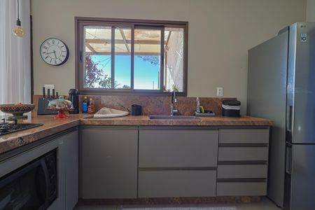 Casa de condomínio para alugar com 250m², 4 quartos e 6 vagas
