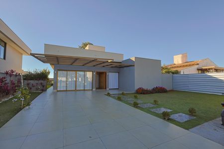 Casa de condomínio para alugar com 250m², 4 quartos e 6 vagas