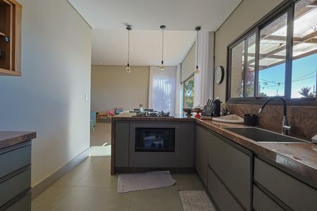 Casa de condomínio para alugar com 250m², 4 quartos e 6 vagas