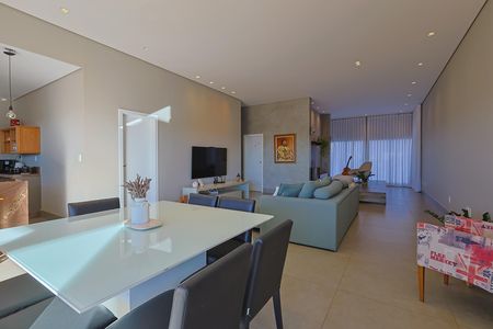 Casa de condomínio para alugar com 250m², 4 quartos e 6 vagas