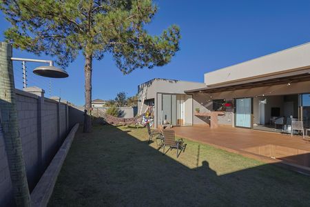 Casa de condomínio para alugar com 250m², 4 quartos e 6 vagas