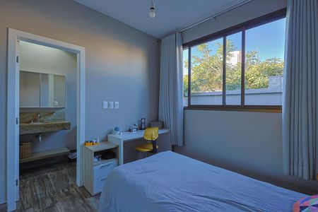 Casa de condomínio para alugar com 250m², 4 quartos e 6 vagas
