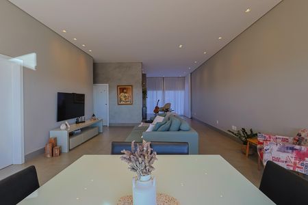 Casa de condomínio para alugar com 250m², 4 quartos e 6 vagas