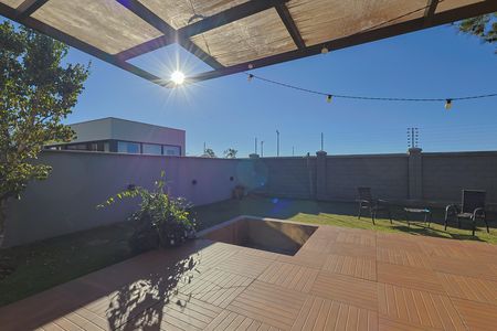 Casa de condomínio para alugar com 250m², 4 quartos e 6 vagas