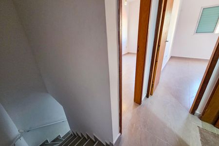 Casa de condomínio para alugar com 74m², 2 quartos e 1 vaga Casa de condomínio para alugar com 74m², 2 quartos e 1 vagaEscada