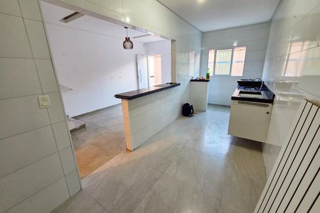 Cozinha de casa de condomínio para alugar com 2 quartos, 74m² em Canto do Forte, Praia Grande