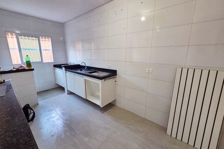 Cozinha de casa de condomínio para alugar com 2 quartos, 74m² em Canto do Forte, Praia Grande