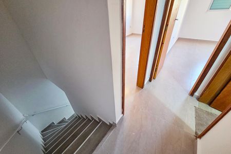 Casa de condomínio para alugar com 74m², 2 quartos e 1 vaga Casa de condomínio para alugar com 74m², 2 quartos e 1 vagaEscada