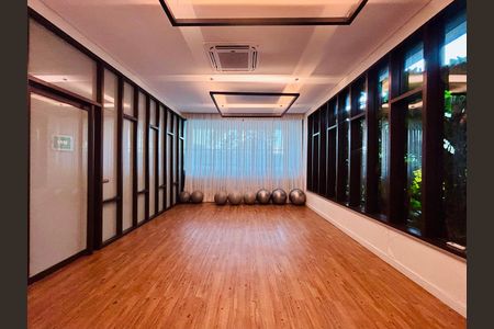 Apartamento para alugar com 77m², 2 quartos e 1 vaga