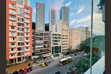 Apartamento para alugar com 77m², 2 quartos e 1 vaga