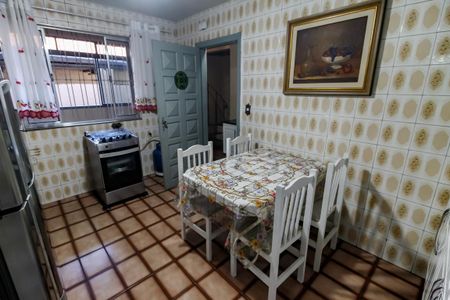 Casa para alugar com 199m², 2 quartos e 1 vaga Casa para alugar com 199m², 2 quartos e 1 vagaCozinha - Armários