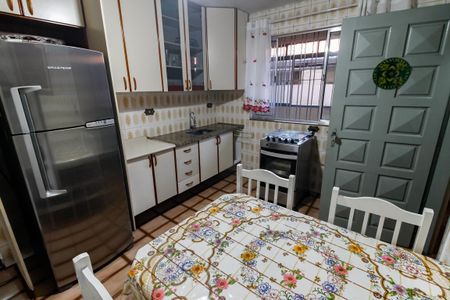 Casa para alugar com 199m², 2 quartos e 1 vaga Casa para alugar com 199m², 2 quartos e 1 vagaCozinha - Armários