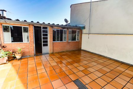 Casa para alugar com 199m², 2 quartos e 1 vaga Casa para alugar com 199m², 2 quartos e 1 vagaVaranda