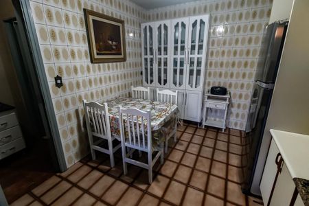 Casa para alugar com 199m², 2 quartos e 1 vaga Casa para alugar com 199m², 2 quartos e 1 vagaCozinha - Armários