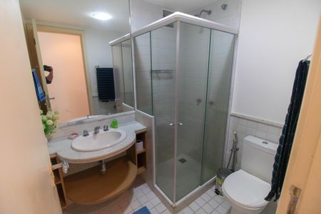 Apartamento à venda com 70m², 2 quartos e 3 vagasBanheiro da Suíte 2