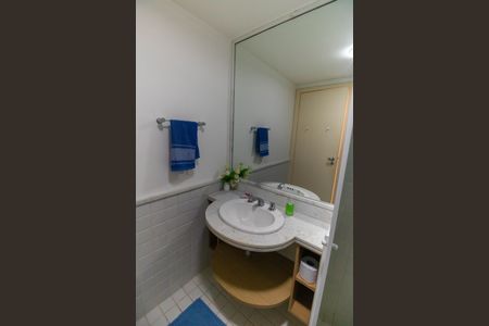 Banheiro da Suíte 2 de apartamento à venda com 2 quartos, 70m² em Camboinhas, Niterói