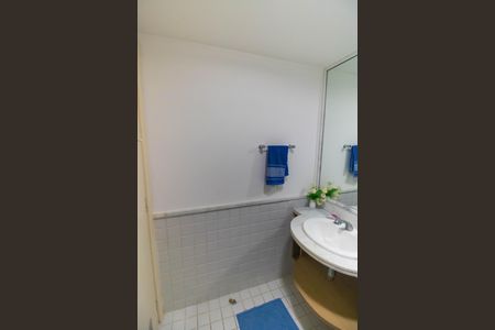 Apartamento à venda com 70m², 2 quartos e 3 vagasBanheiro da Suíte 2