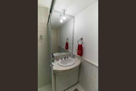 Apartamento à venda com 70m², 2 quartos e 3 vagasBanheiro da Suíte 1