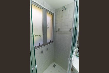 Apartamento à venda com 70m², 2 quartos e 3 vagasBanheiro da Suíte 1