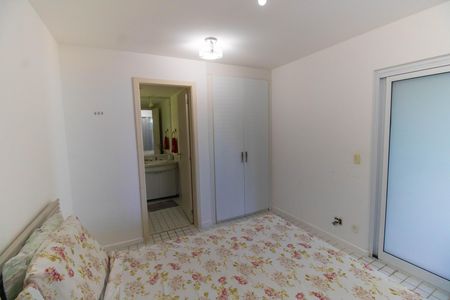Suíte 1 de apartamento à venda com 2 quartos, 70m² em Camboinhas, Niterói