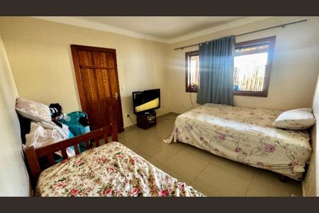 Casa de condomínio à venda com 240m², 3 quartos e 10 vagas Casa de condomínio à venda com 240m², 3 quartos e 10 vagasQuarto