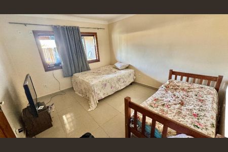 Casa de condomínio à venda com 240m², 3 quartos e 10 vagas Casa de condomínio à venda com 240m², 3 quartos e 10 vagasQuarto