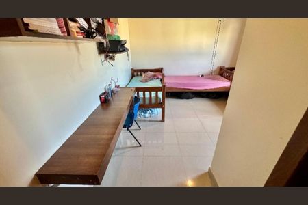 Casa de condomínio à venda com 240m², 3 quartos e 10 vagas Casa de condomínio à venda com 240m², 3 quartos e 10 vagasQuarto