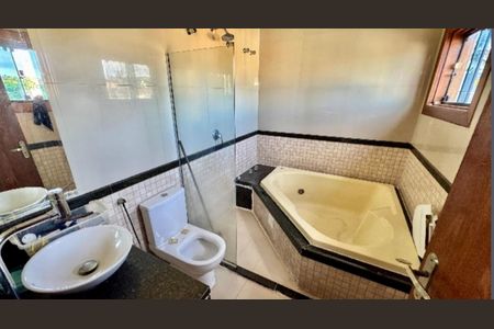 Casa de condomínio à venda com 240m², 3 quartos e 10 vagas Casa de condomínio à venda com 240m², 3 quartos e 10 vagasBanheiro