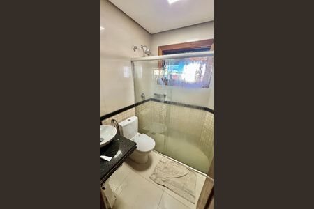 Casa de condomínio à venda com 240m², 3 quartos e 10 vagas Casa de condomínio à venda com 240m², 3 quartos e 10 vagasBanheiro