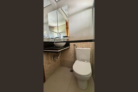 Casa de condomínio à venda com 240m², 3 quartos e 10 vagas Casa de condomínio à venda com 240m², 3 quartos e 10 vagasBanheiro