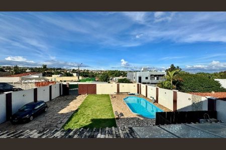 Casa de condomínio à venda com 240m², 3 quartos e 10 vagas Casa de condomínio à venda com 240m², 3 quartos e 10 vagasVista