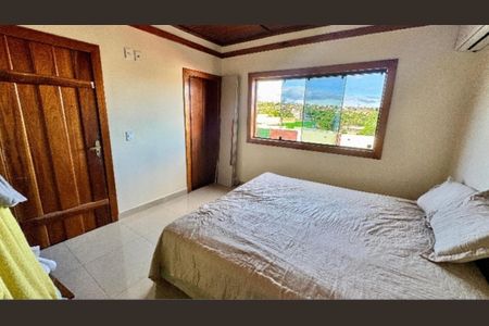 Casa de condomínio à venda com 240m², 3 quartos e 10 vagas Casa de condomínio à venda com 240m², 3 quartos e 10 vagasQuarto