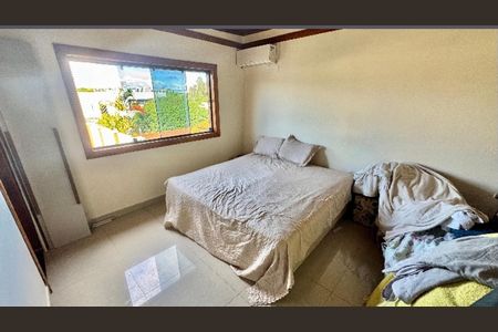 Casa de condomínio à venda com 240m², 3 quartos e 10 vagas Casa de condomínio à venda com 240m², 3 quartos e 10 vagasQuarto