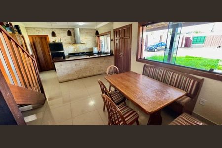 Casa de condomínio à venda com 240m², 3 quartos e 10 vagas Casa de condomínio à venda com 240m², 3 quartos e 10 vagasCozinha